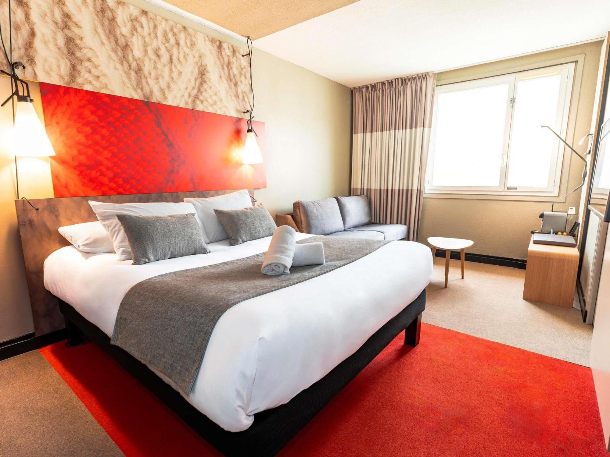 Executive Room Queen Bed Double Sofa Bed