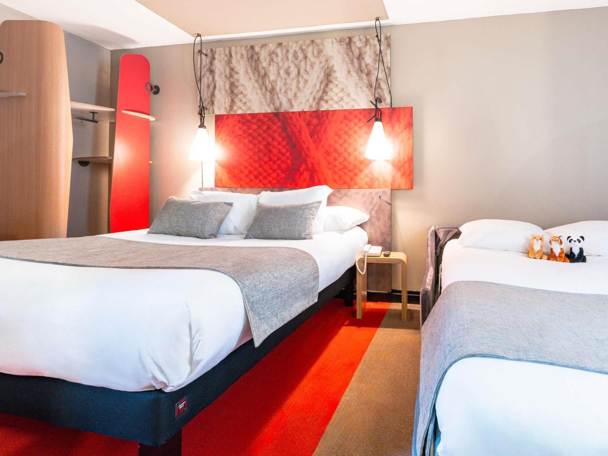 Executive Room Queen Bed Double Sofa Bed
